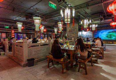 打卡網(wǎng)紅城市重慶，少不了吃一頓朝天門火鍋！