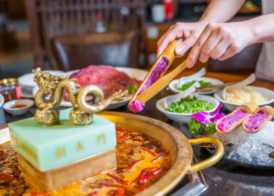 重慶哪家火鍋好吃？來(lái)嘗嘗百味一鍋的朝天門！