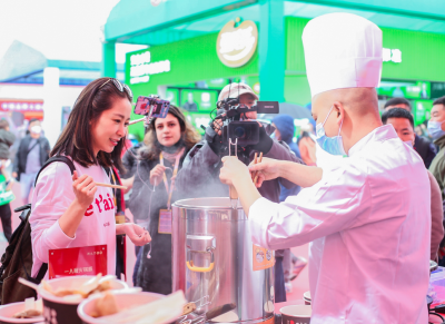 朝天門火鍋培訓(xùn)中心，為加盟店培訓(xùn)專業(yè)化人才！