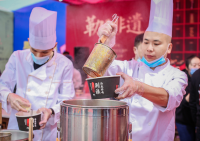 來(lái)朝天門吃火鍋，才是節(jié)假日的正確打開方式！