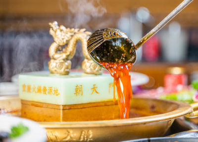 重慶老火鍋加盟店靠什么吸引顧客？