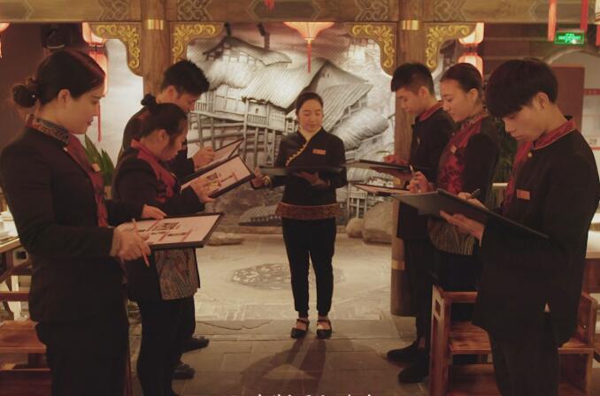 九宮格火鍋加盟店，如何合理為員工安排工作？