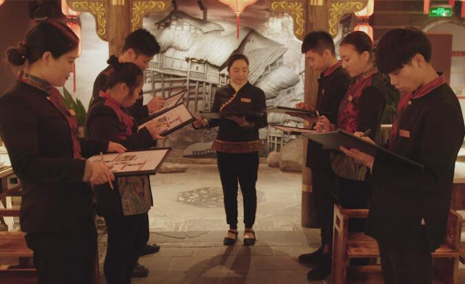 想提高火鍋加盟店利潤，得從培養(yǎng)服務(wù)員開始