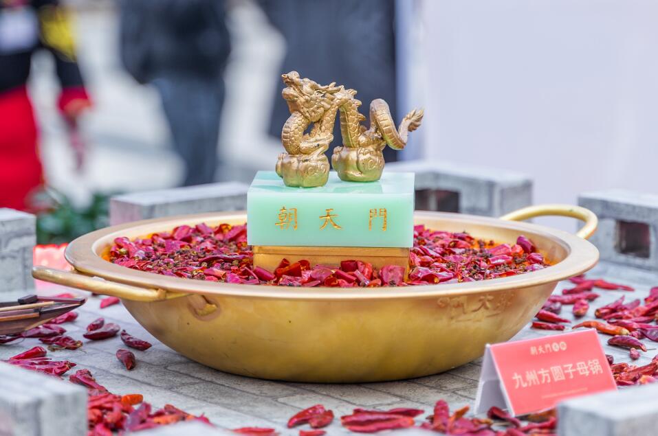 80萬(wàn)開(kāi)火鍋店加盟好還是自己開(kāi)店好？