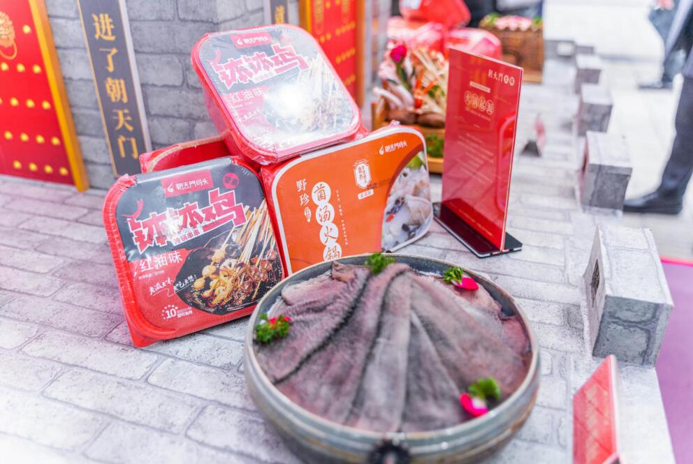 常寧開(kāi)火鍋加盟店，如何通過(guò)特色吸引顧客？