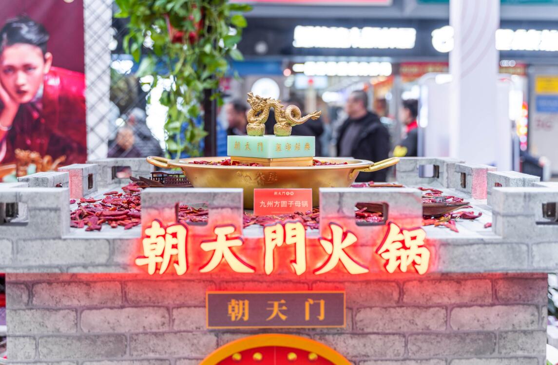 開火鍋加盟店，要學(xué)會(huì)用服務(wù)感動(dòng)顧客！