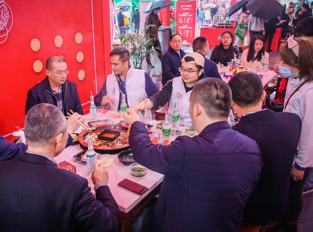 如何聯(lián)系朝天門火鍋總部？加盟電話是多少？