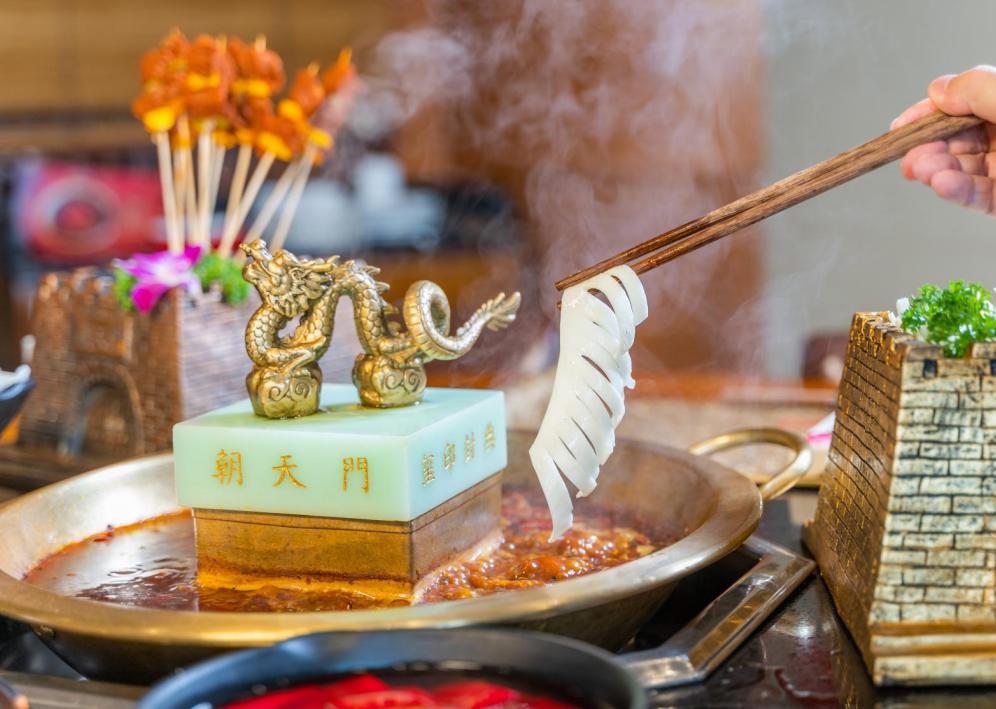 朝天門(mén)火鍋人氣如何？排隊(duì)場(chǎng)面堪比“春運(yùn)”！