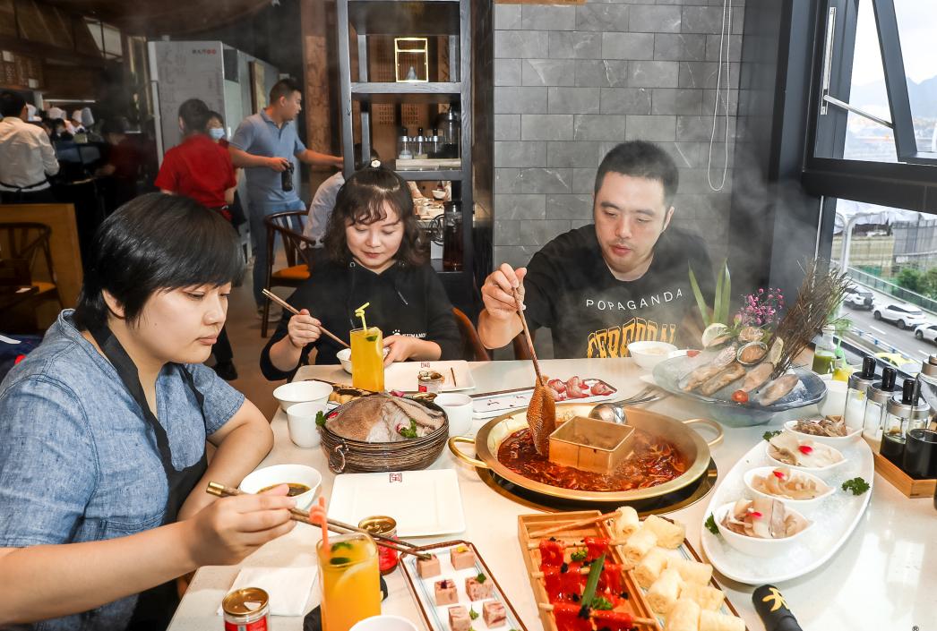 桂林開(kāi)火鍋加盟店，如何才能擁有穩(wěn)定的客源？