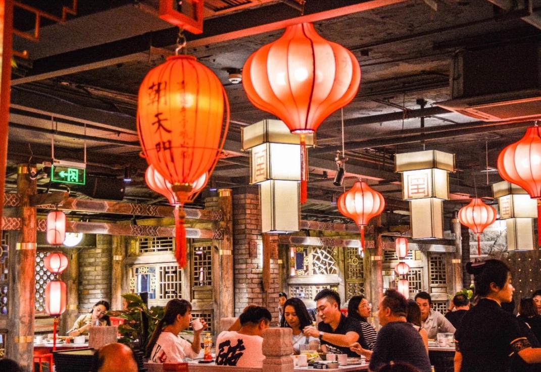 百色開火鍋加盟店，如何提高前廳服務(wù)水平？