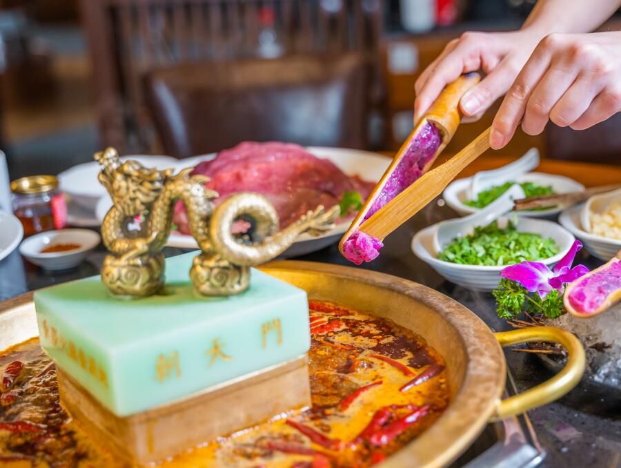 墊江開(kāi)火鍋加盟店，如何做好戶外宣傳？