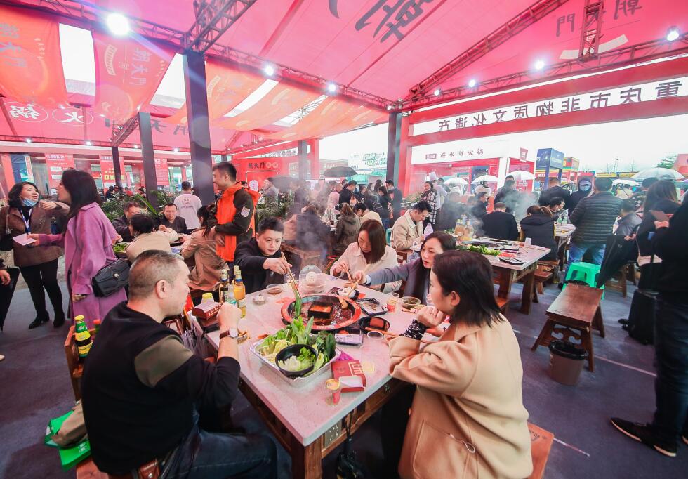 來(lái)重慶除了打卡網(wǎng)紅景點(diǎn)，還可以品嘗人間煙火！
