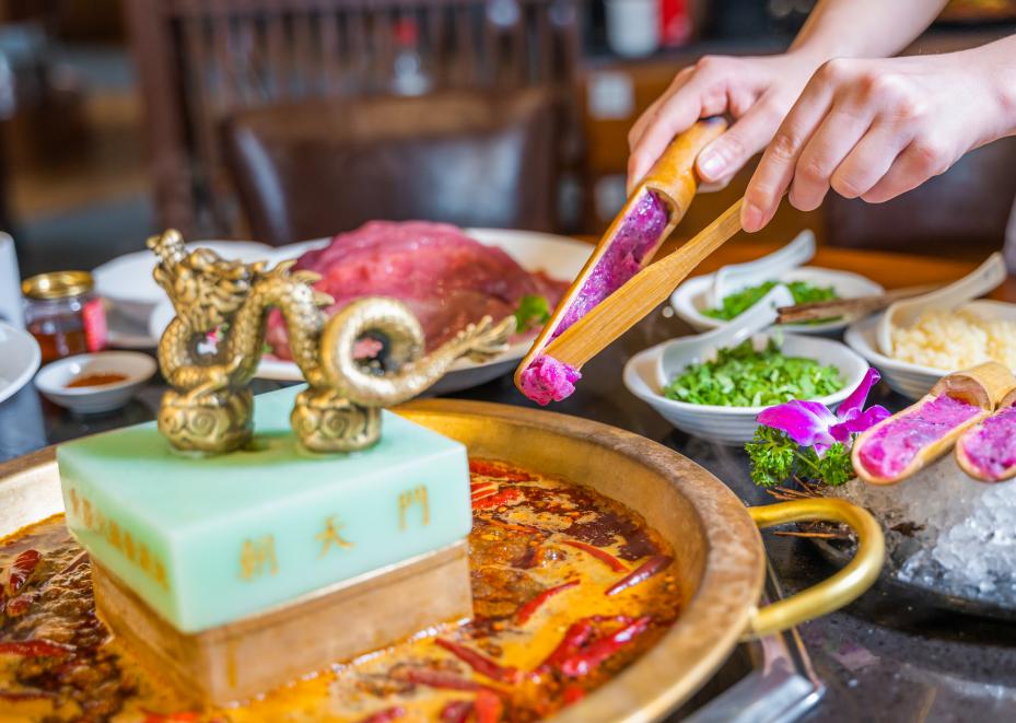 重慶有名氣的火鍋品牌有哪些？這家的歷史有點久遠(yuǎn)！