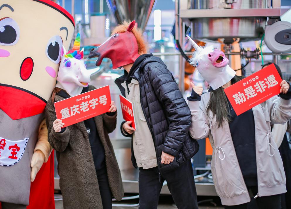 唱歌、換裝、劇本殺，火鍋店們玩起了哪些“跨界”？