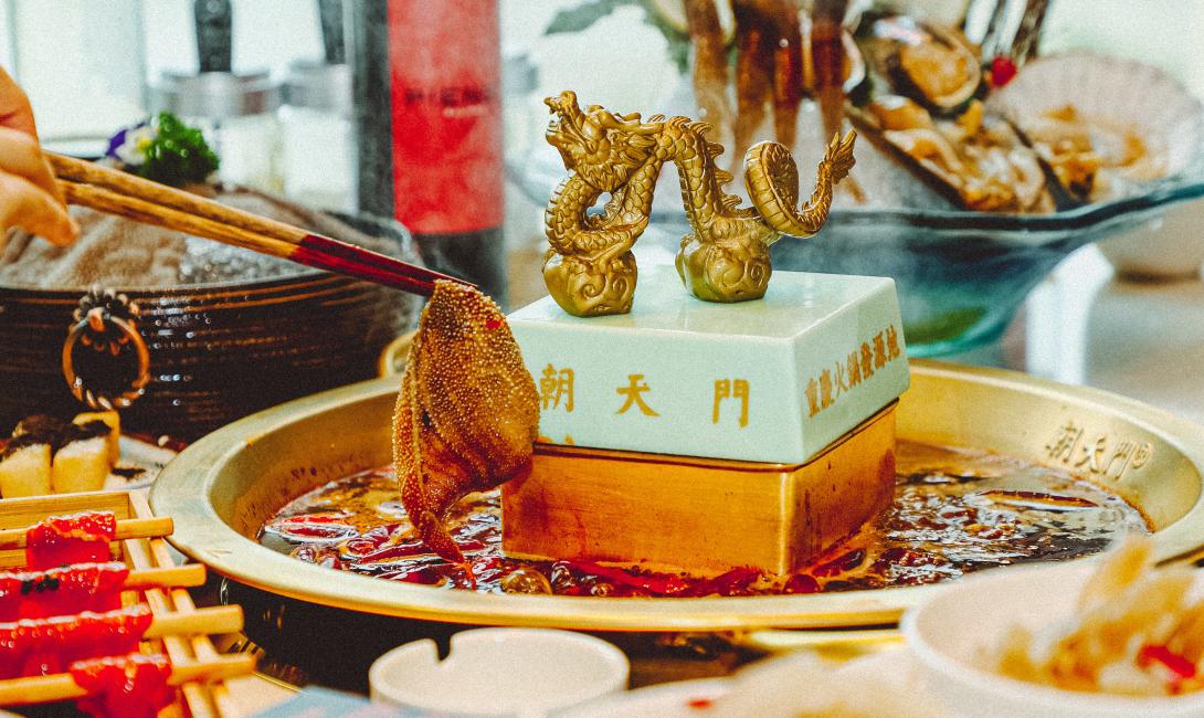 火鍋店熬制地溝油被罰巨款！餐飲食安時刻謹記！