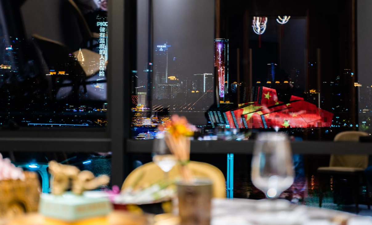 解放碑旅游打卡攻略！重慶土著帶你嗨玩，吃喝玩樂在這里！