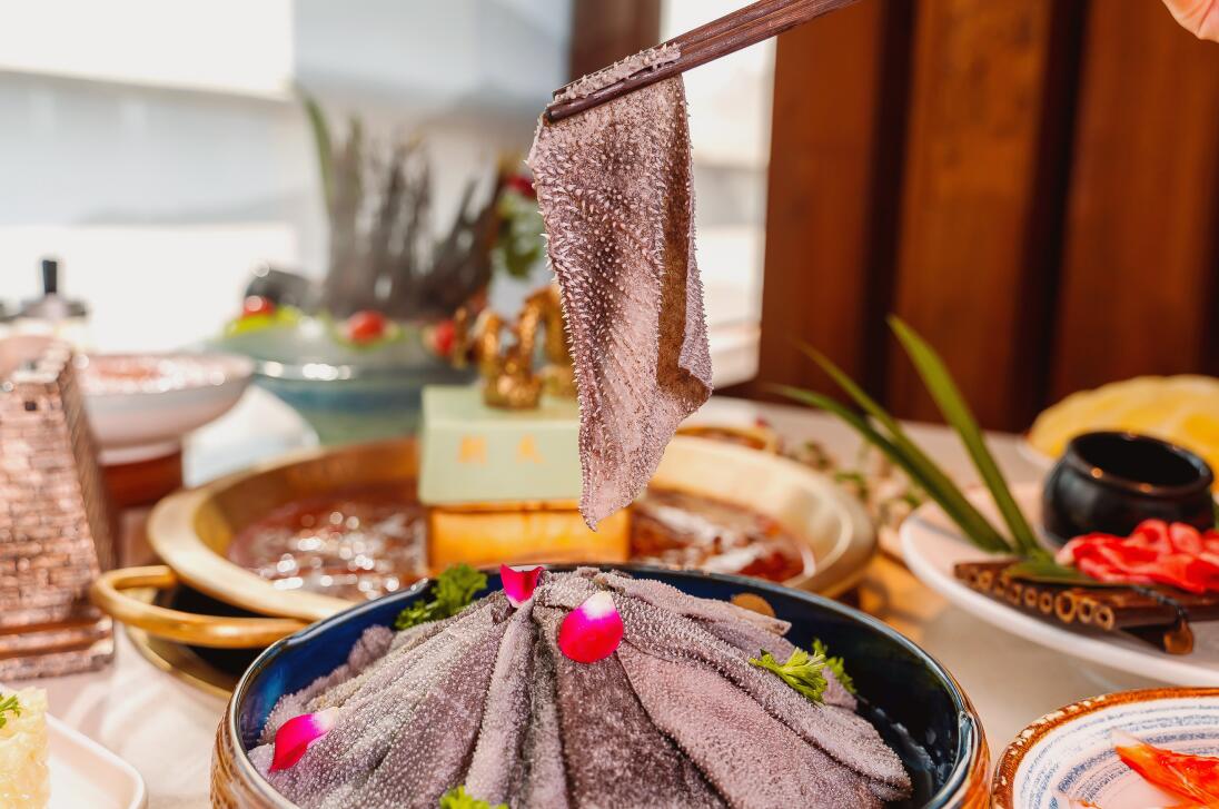 火鍋店的大招牌，特色重慶火鍋毛肚，這么做就對了！