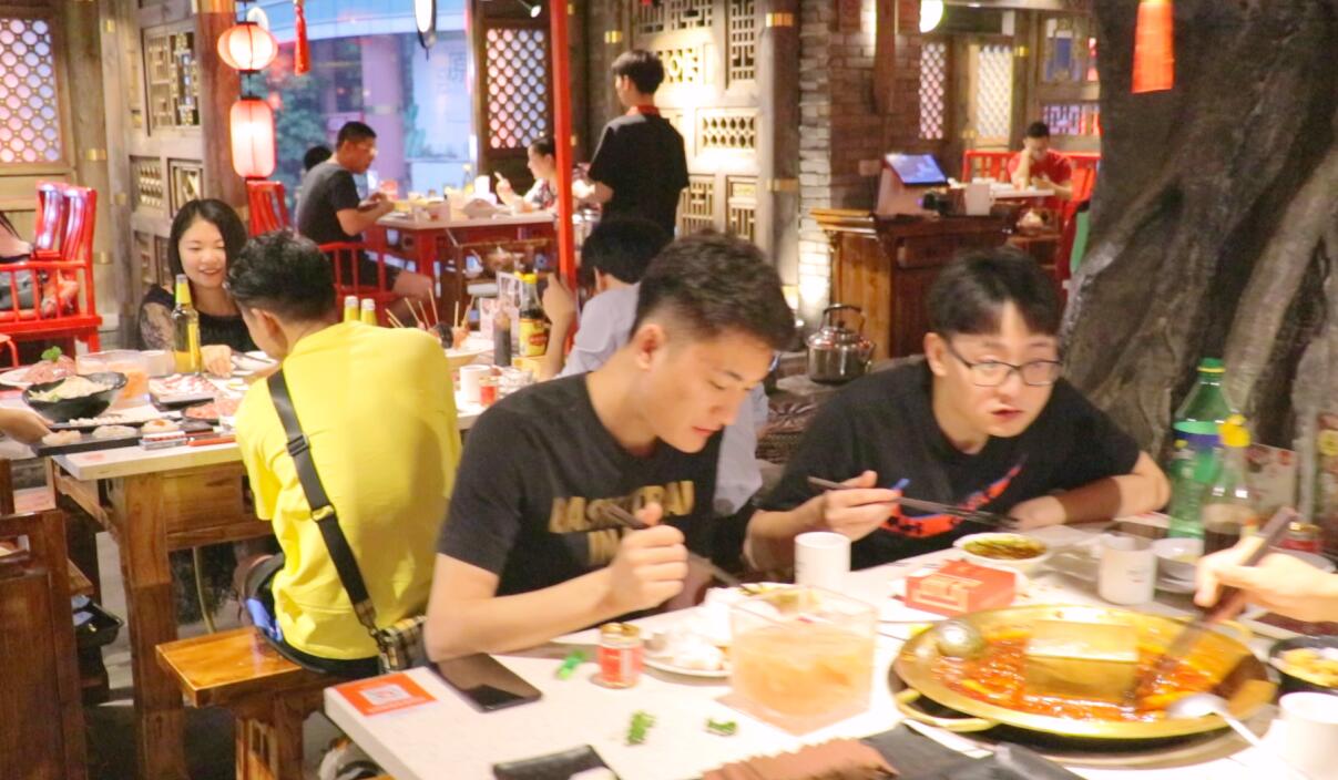 為什么干餐飲這么難？火鍋加盟有何優(yōu)勢？