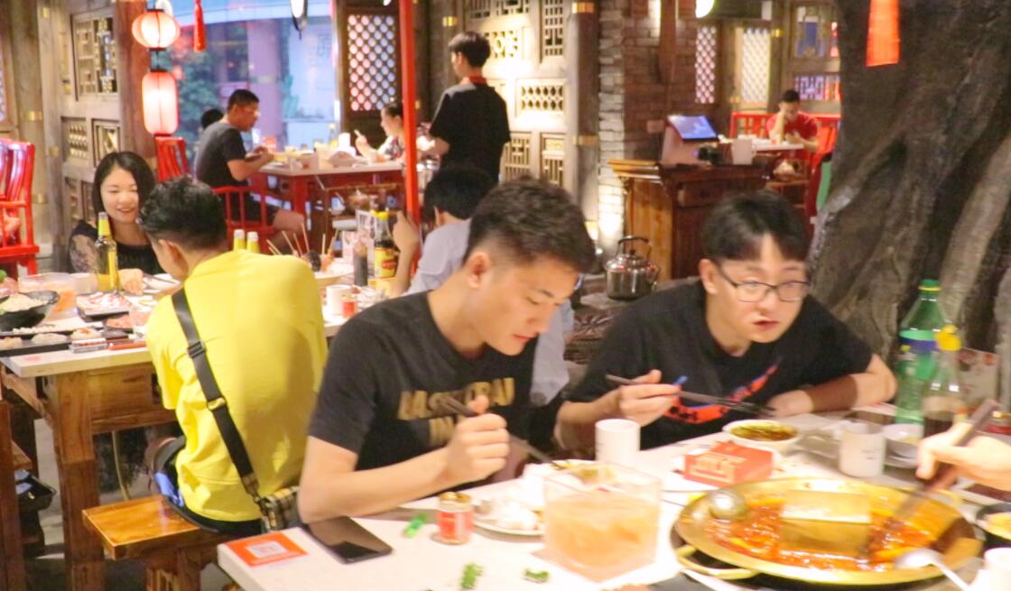 重慶火鍋，推出低價(jià)套餐，生意是否好？